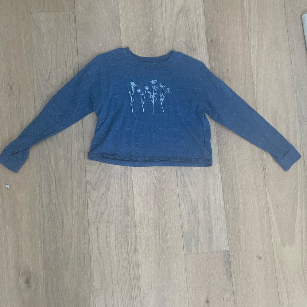 Gap Teen Size 14-16 long Sleeve Teen Crop T-shirt Flower Embroidery